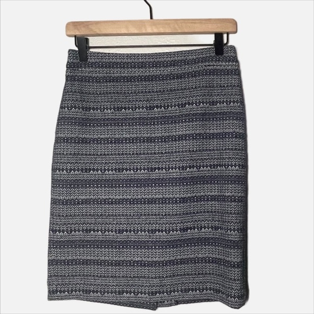 Ann Taylor pencil skirt women blue striped knee length size 2